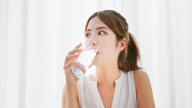 Manfaat Minum Air Putih 2 Liter Setiap Hari, Salah Satunya Bisa Menjaga Konsentrasi!